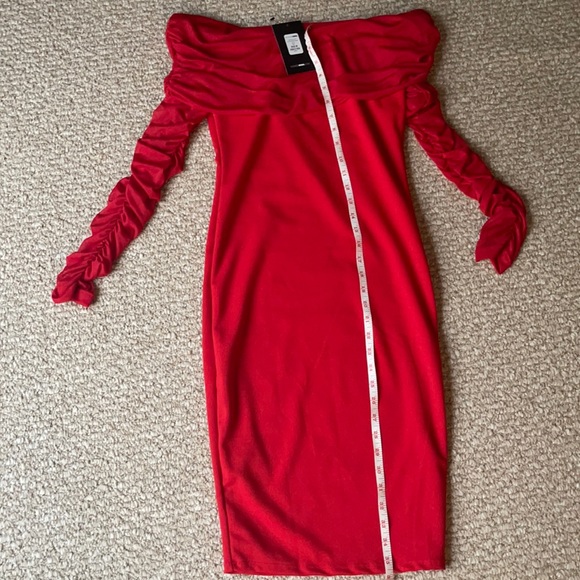 Dresses & Skirts - FashionNova off the shoulder midi bodycon dress.